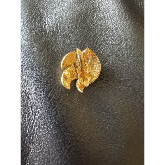 Vintage Trifari Clip On 1 Earring Replacement White Shell Gold Women's Glam - Picture 2 of 4